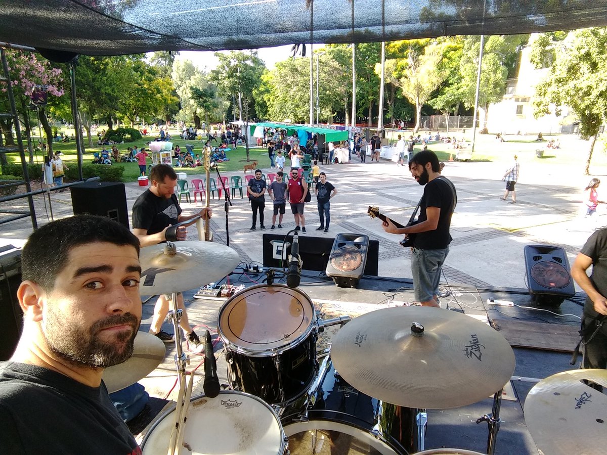 Desde las 19hs en Parque Avellaneda <a href="/MansoCabrero/">Manso Cabrero</a> gratisss. Dale, vengan que el día la rompeee cc <a href="/adriannegro83/">Adrián Negro</a> <a href="/jpincharata/">Jose Granel</a> <a href="/lukelaviana/">Luke Laviana</a>