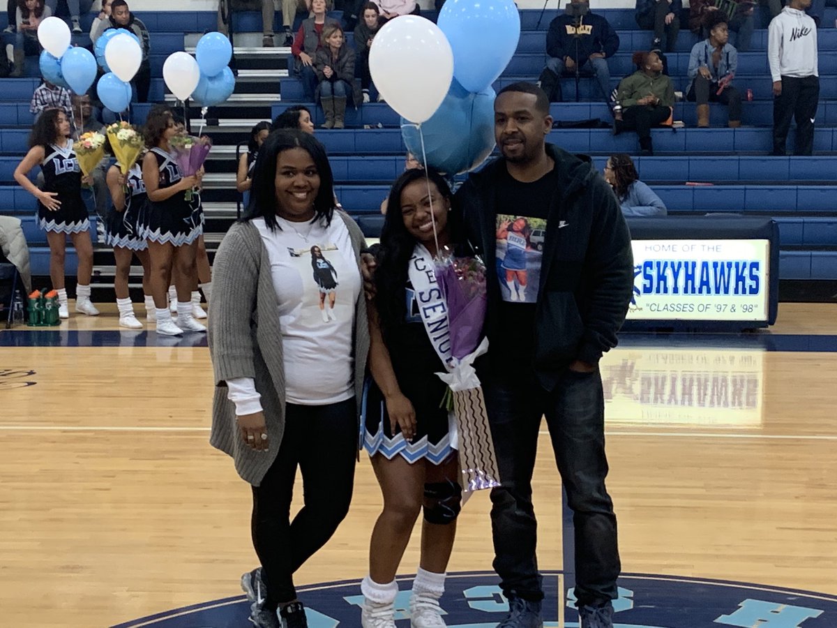 bird_athletics's tweet photo. Our 4 outstanding cheerleaders on Senior night. Morgan, Ashanti, Isis and Brianna. Young ladies you are treat to watch every game and truly are apart of the best cheer team in Virginia. We wish you the best in all you do!!!
@CheerleadingLc https://t.co/n4NEVjNVoK