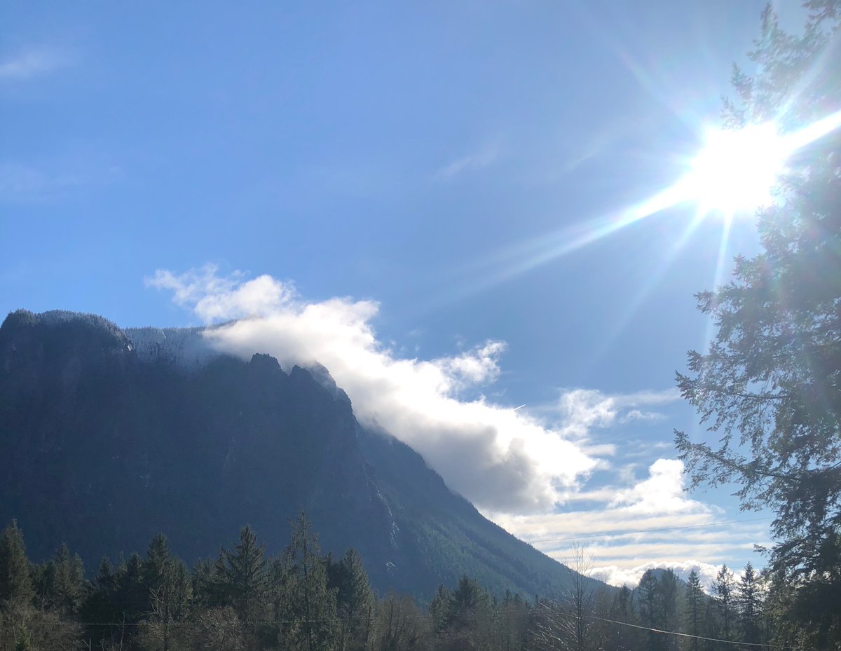 It is a beautiful day today at WILDE MOON RETREAT.
NEED A VACATION/STAYCATION? We have a few days left available this month and have marked them down just for you! 
#mountsi #staycation #snoqualmie #airbnb
wildemoonretreat.com
