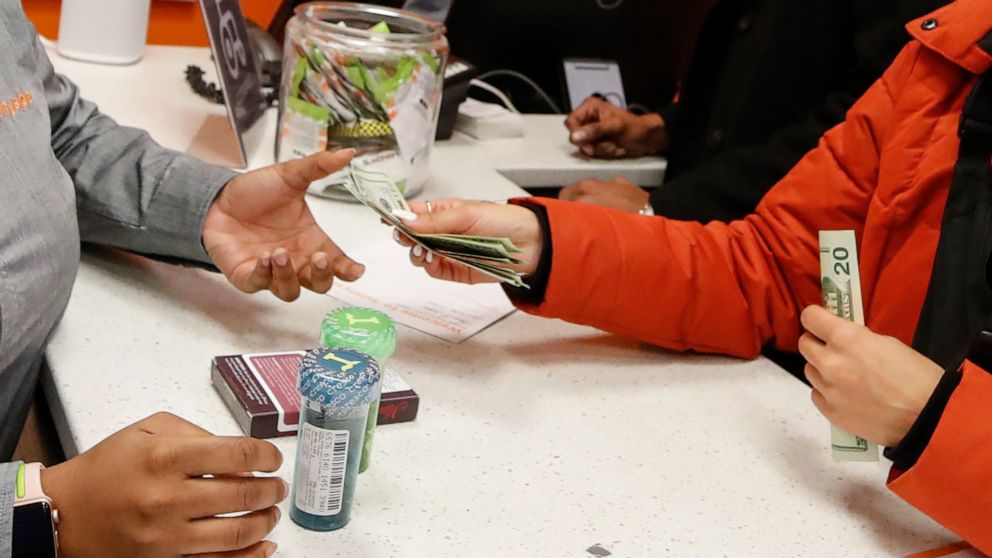 THEMMEXCHANGE's tweet photo. Cannabis sales exploding one month after legalization but not enough to meet patient demands 

https://t.co/2xuDKTpkQu #MME #marijuana #cannabis #medicalmarijuana #Illinois https://t.co/V3c8Vxpoiv