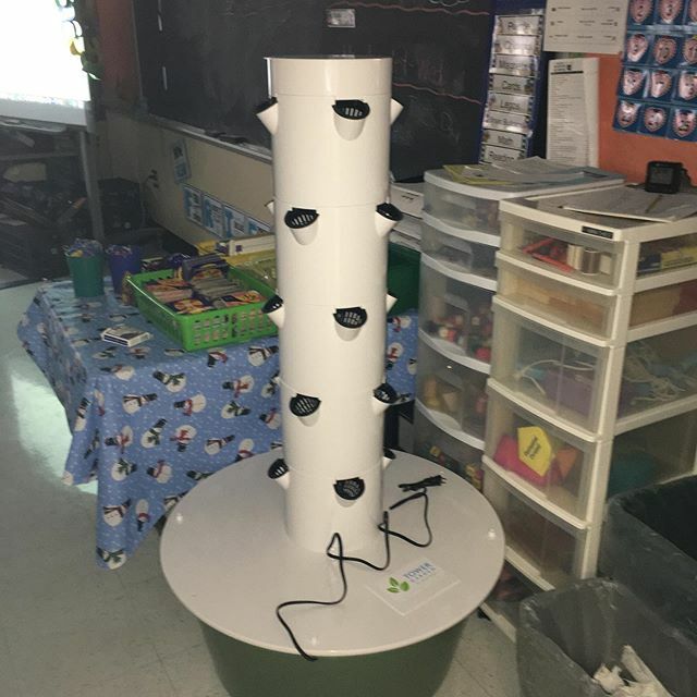 WSE_Elementary's tweet photo. Mrs.  Wied’s class is putting together our Garden Tower where they will use hydroponics to grow veggies.  #yoursalisbury https://t.co/2uv3qS2RtV