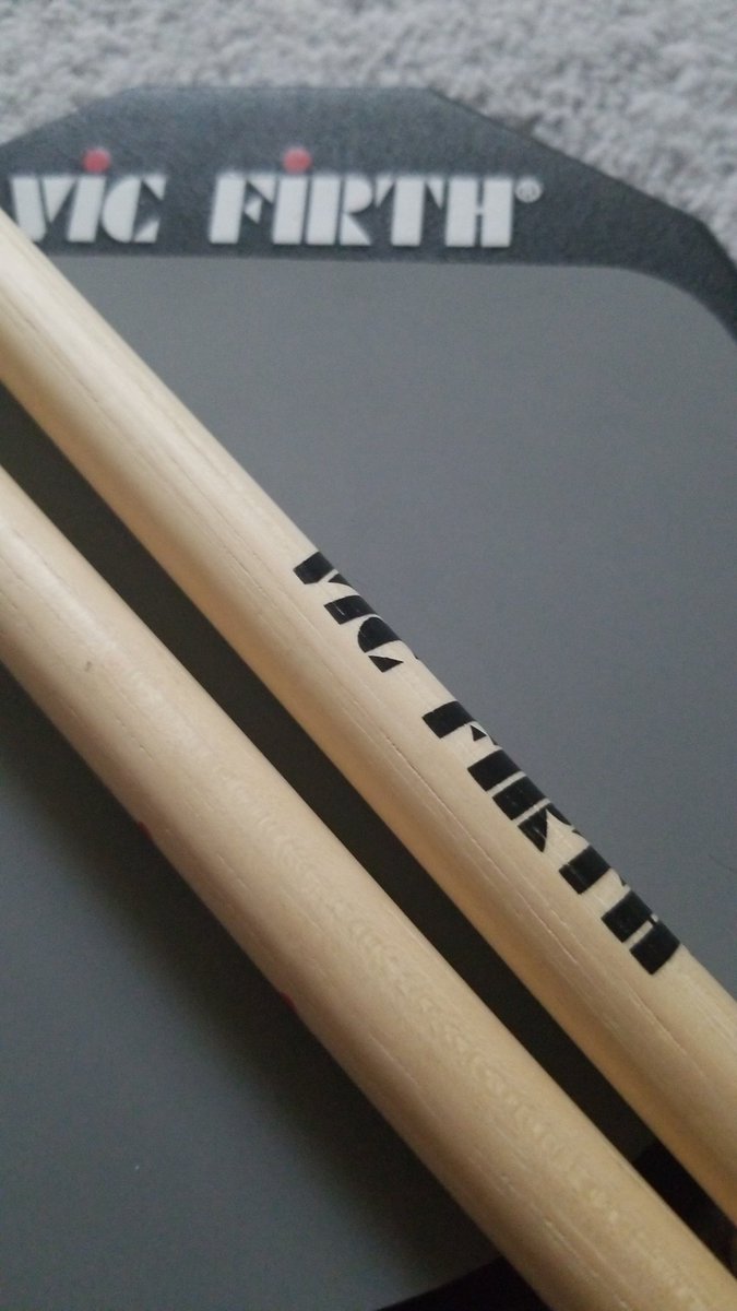 CodaRGarza's tweet image. Practicing #rudiments. #Drummers know how annoying the left hand can be. Ugh! #drummerproblems #drummergirl