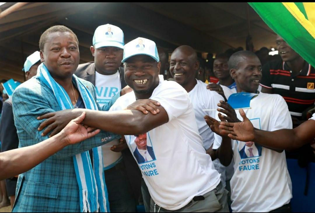 KeithKelewou's tweet photo. L'image de Bafilo. Plus qu'un symbole. Le président, le candidat en symbiose avec son peuple.
#TousFaure
#VotonsFaure
#PRTG20 https://t.co/U1fuHvmrrA