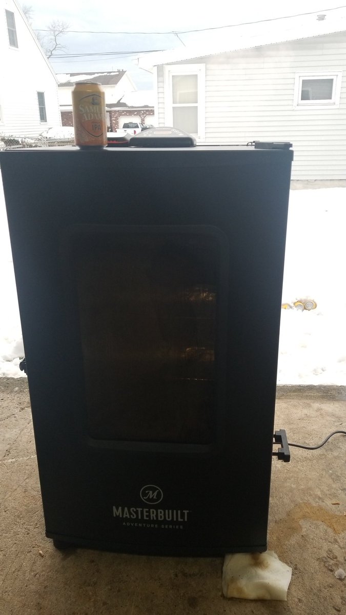 crazynative_'s tweet photo. Smoking some ribs in my masterbuilt and enjoying some Sam's #masterbuiltsmokers #samcan https://t.co/WYtROlP7Hk