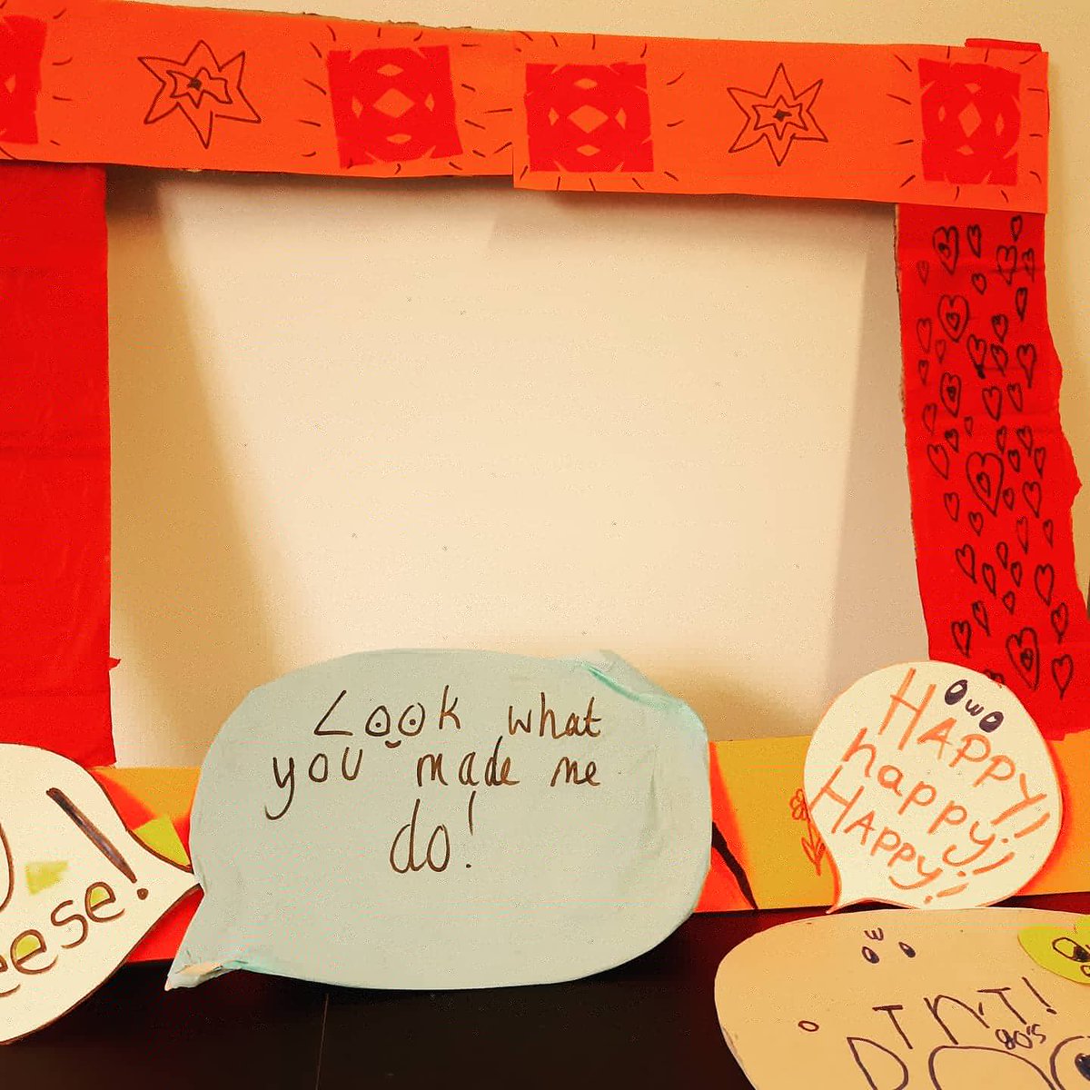 meldewey_photos's tweet photo. Had a #funday with @lauyoungcreatives #free #art #activitiesforchildren at @LeedsArtsUni with my #popupphotobooth using #digitalcameras after creating a family sized photo frame for a #photoshoot, then #printing results in the #macsuite. Happy families at the end of a busy day. https://t.co/NoQcvdZzDB