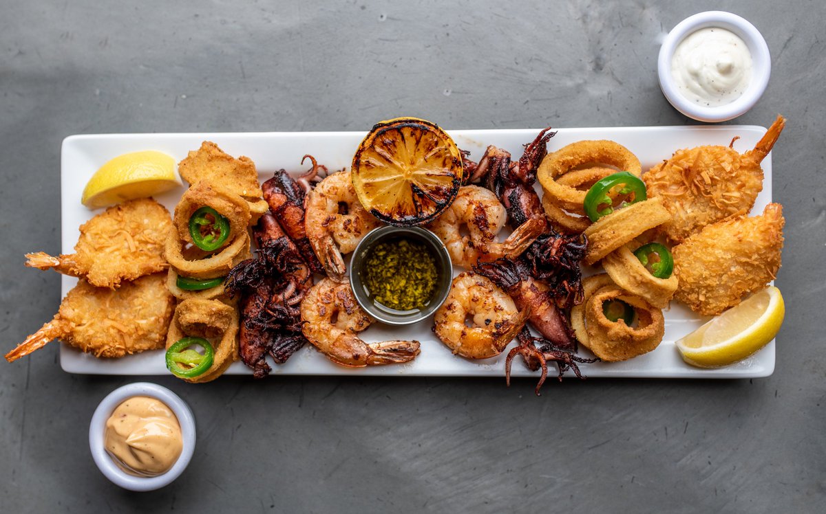 Our shareable fish platter looks like sunshine and has real “summer in the coast” energy. Pro tip: have it with a bottle of white wine for half off Monday to Wednesday. ☀️ ⁣