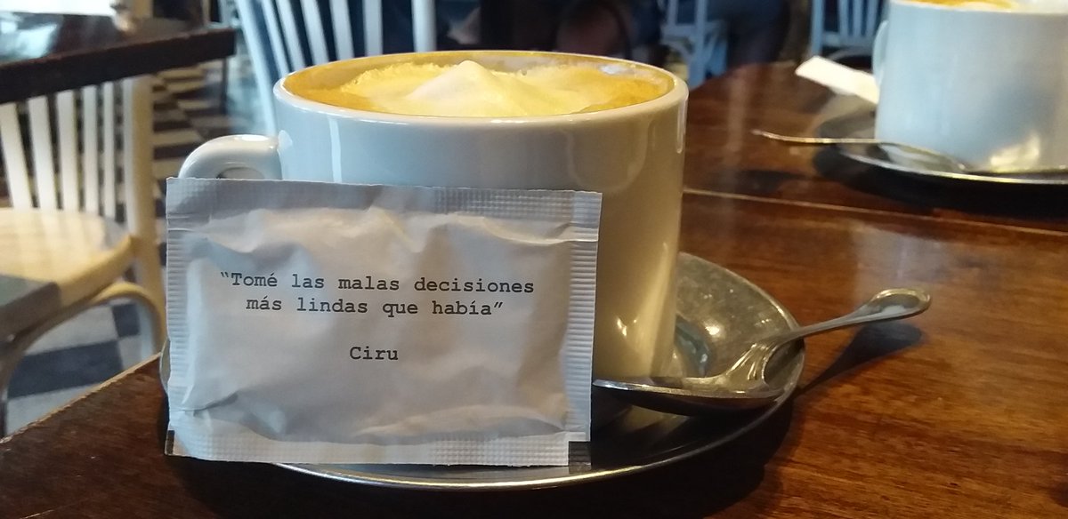 NattPagani's tweet photo. #Ciru expresó una reflexión que alguien transcribió en un sobre de azúcar y lo dejó en un café de Colegiales.
#Decata https://t.co/MSd25VzLSN