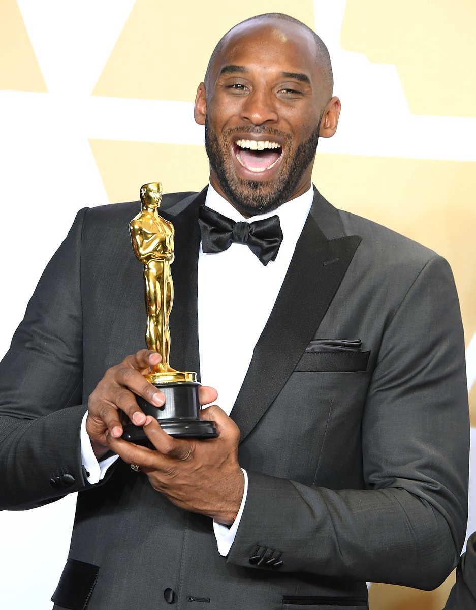 Complex's tweet photo. The night Kobe won an #Oscar in 2018. 

#MambaForever 🏆🕊 https://t.co/mcGraui3bC