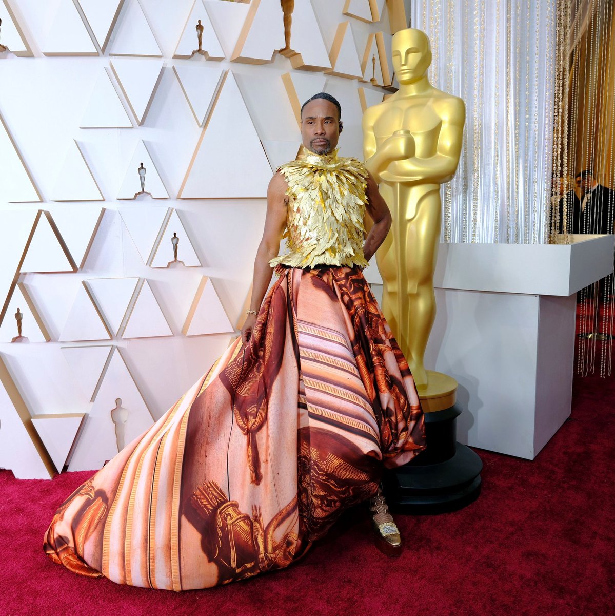 alamanecer's tweet photo. THEE Billy Porter has 'Oscar' SHAKING in his boots! #AcademyAwards https://t.co/6axO9PNMkS
