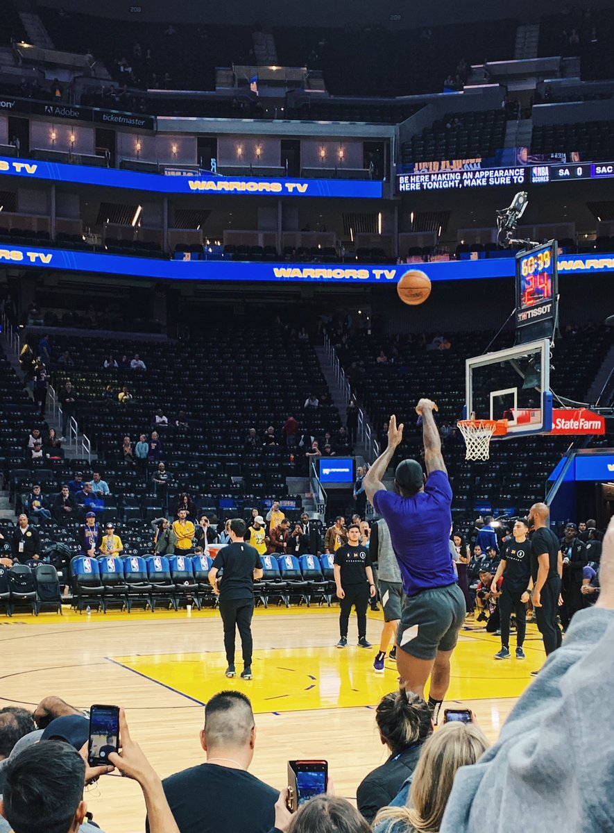 HelloKimMarie's tweet photo. #LakeShow last night with @fancation and @LakersNation https://t.co/L6wug7Pwaq