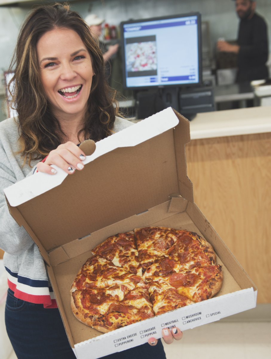 Say CHEESE because it’s #NationalPizzaDay! Where is your favorite place to score a slice? 📷: @jessicacobabe