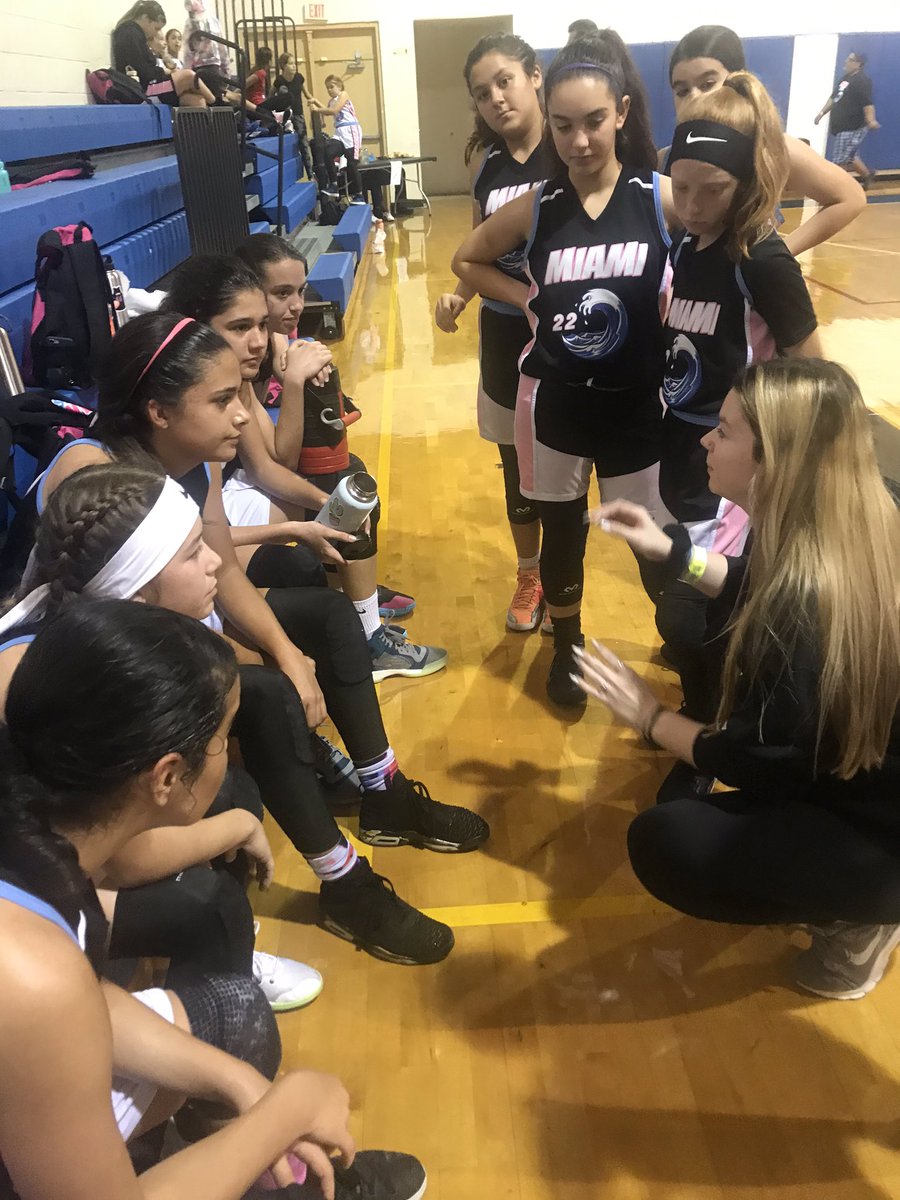 KunkelDiane's tweet photo. Nothing better than seeing my daughter coach these girls! @shaykunks LOVE IT! So happy that we are doing this together! #MIAMIWAVES https://t.co/q0uLaDfx3k