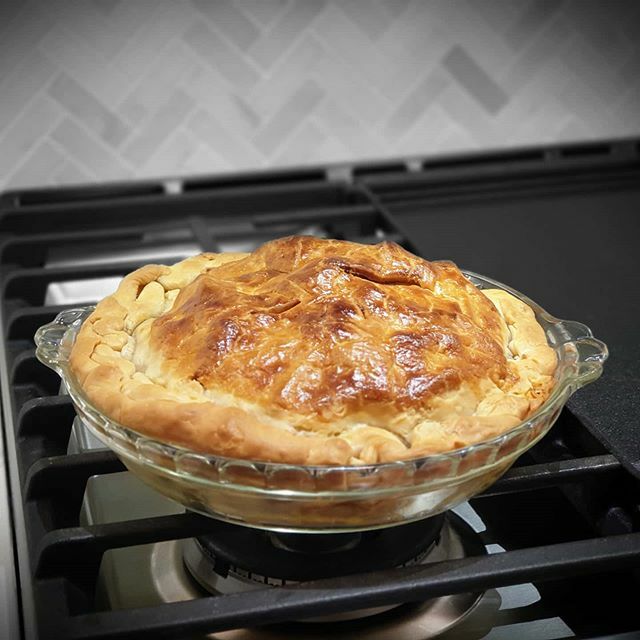 Ax__Jake's tweet image. You marry Betty Crocker? Yep!
Tanks #piegame is on point!
#datpie #applepie #yum #goodwife #luckyguy ift.tt/2OCnaww