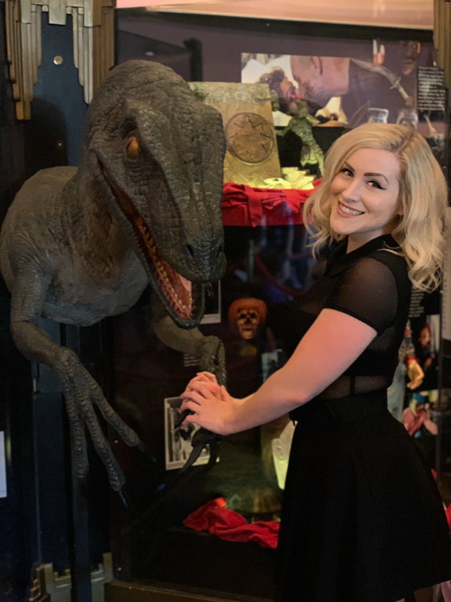 MichaelCarelli's tweet image. Get yourself a gal who loves dinosaurs just as much as you do ❤️🦖 

#UniversalMoments #JurassicWorld #ReadyForUniversal