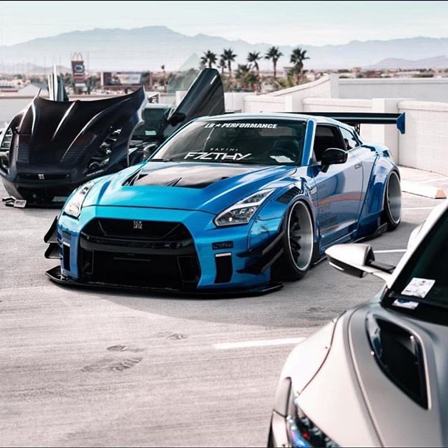 JustVehicles's tweet photo. GT-R in the back transforming 💀🔥 https://t.co/Ap8CLERxub