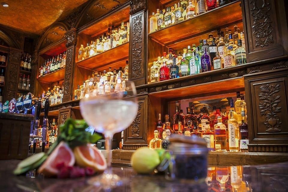 The perfect place on a Sunday to perch yourself with a G&amp;T in hand a chat with friends... See you tonight? #galway #gin #norasirishgin #latinquartergalway lay