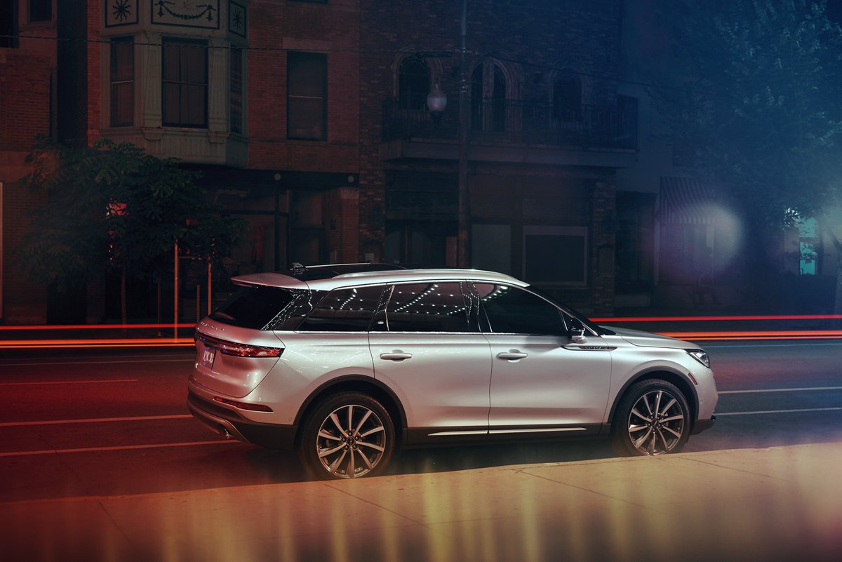 CanadianDessert's tweet photo. The All-New Lincoln Corsair 2020, an SUV with an impressive design with free-form exterior of flowing, connected lines. #Lincoln https://t.co/CemPxIpXBE