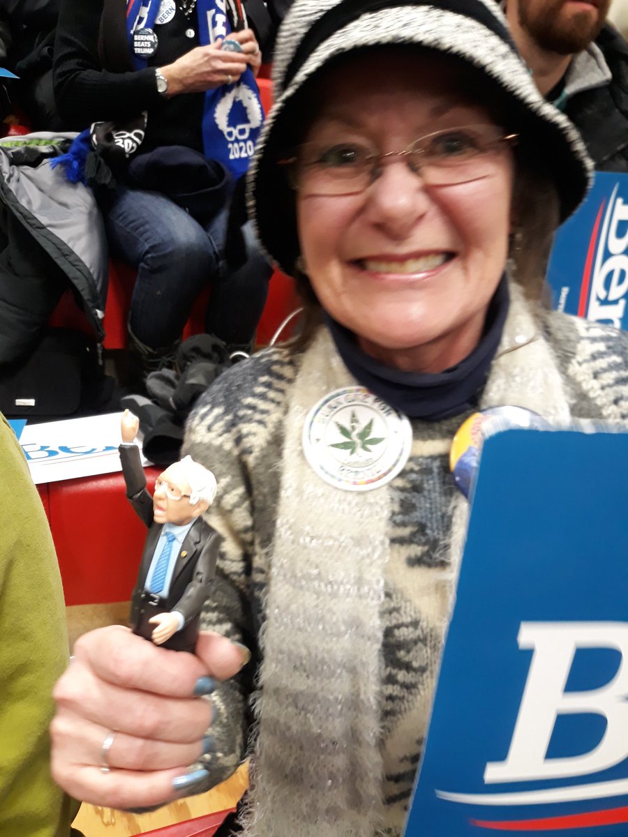 LianaMistretta's tweet image. Waiting for @BarnieSandlers in #Keene #NewHampshirePrimary #Demprimaries #USA2020 @RaiNews