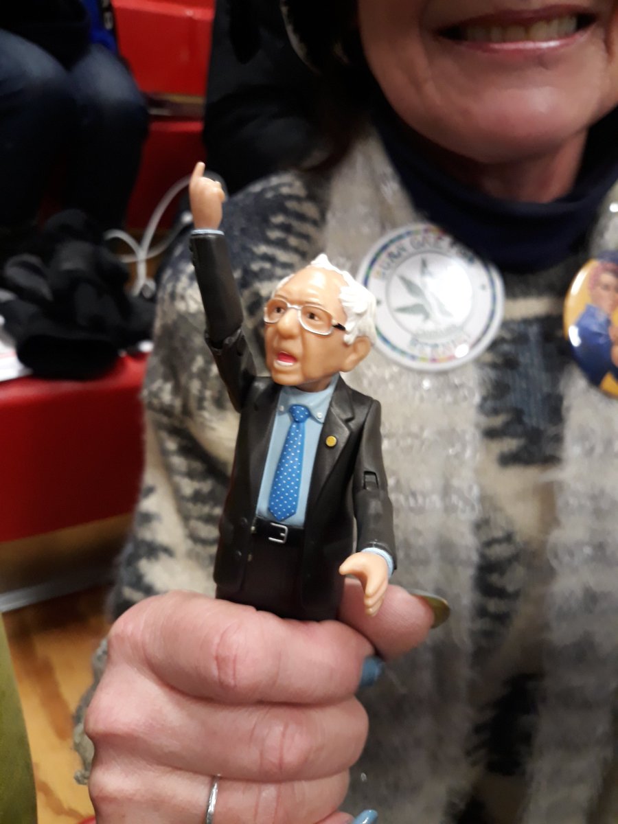 LianaMistretta's tweet image. Waiting for @BarnieSandlers in #Keene #NewHampshirePrimary #Demprimaries #USA2020 @RaiNews