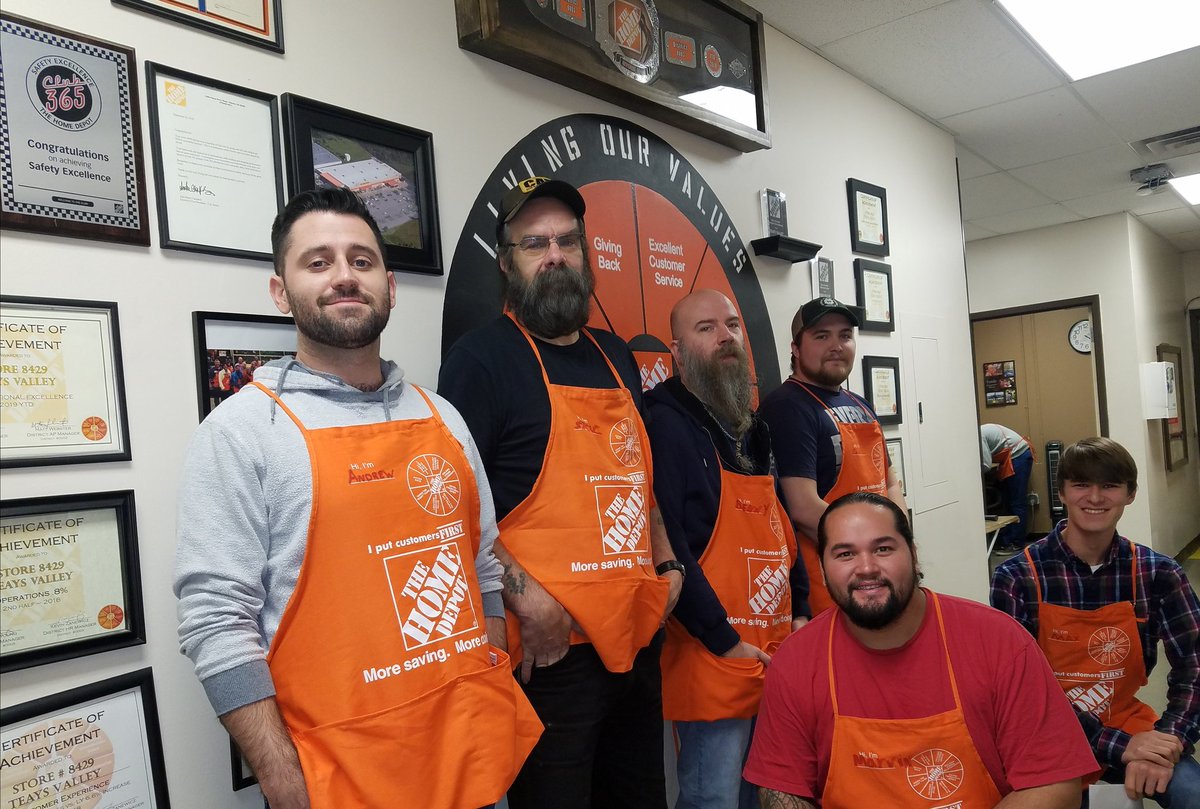 First orientation of 2020.  <a href="/BBrandon33/">Bobby Brandon</a> <a href="/THDGeorgeC8429/">George Cox</a> @thd_young <a href="/LorieCorke/">Lorie Bowen</a> <a href="/DannyWatson04/">Danny Watson</a>