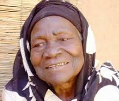#Hommage a notre Reine Nationale , de son vraie nom #NanaAichatouGarba et nom d actrice #Hajia_Delou #Kara_Da_Kiyashi  décédée , a l âge de 82 .
Elle fût une actrice réputée , une références pour ls jeunes acteurs d notre pays et d Afriq #Troupe_Théâtrale_radiophonique d #Zinder