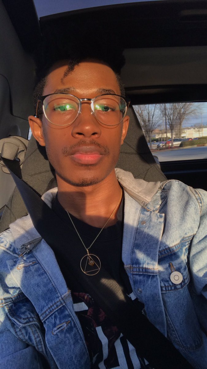 PleasantMajori1's tweet photo. My skin made some points 🤷🏾‍♂️ #LGBTofTwitter https://t.co/mGJR2jRU0w