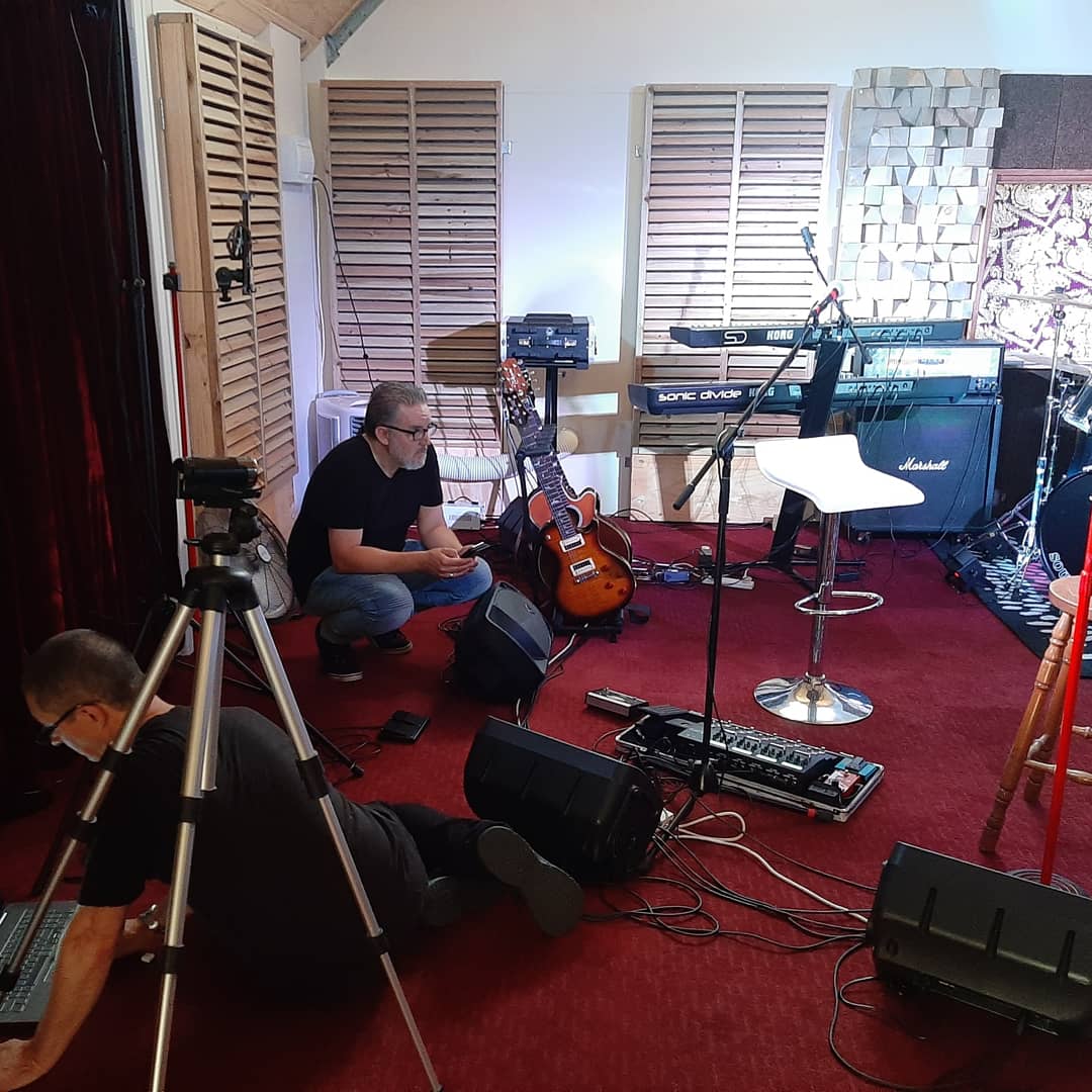 New video in the making
#rocknroll #livemusic #adelaideband #melodicrock <a href="/mrrmusicgroup/">MRR MUSIC GROUP</a>