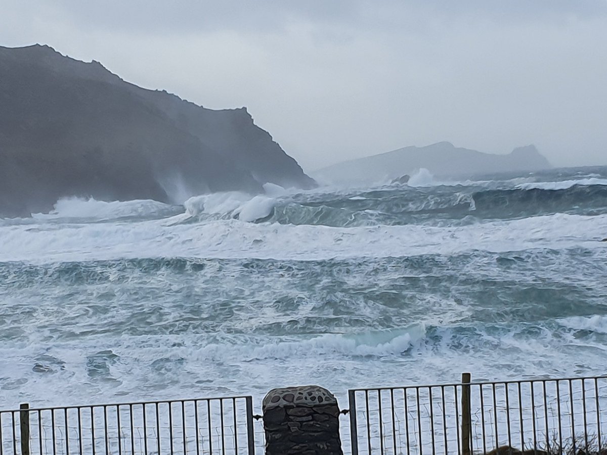 What a day to tour #dingle and #sleahead along with storm force winds and dramatic coastal views #kerrytaxitours