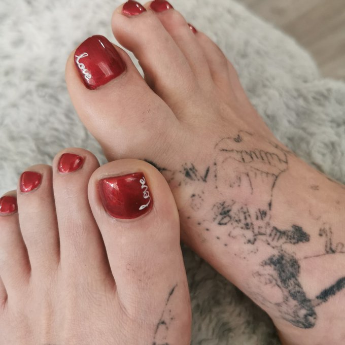 VALENTINE'S DAY NAILS 🥰&hearts;️💋💅💌 #nailsofinstagram #nails #onfleek #potd #picoftheday #toes #footaffair https://t<a href="/tag/nailsofinstagram"class="tags">#nailsofinstagram</a><a href="/tag/picoftheday"class="tags"><span>#picoftheday</span></a><a href="/tag/potd"class="tags"><span>#potd</span></a><a href="/tag/nails"class="tags"><span>#nails</span></a><a href="/tag/onfleek"class="tags"><span>#onfleek</span></a><a href="/tag/toes"class="tags"><span>#toes</span></a><a href="/tag/foo"class="tags"><span>#foo</span></a>