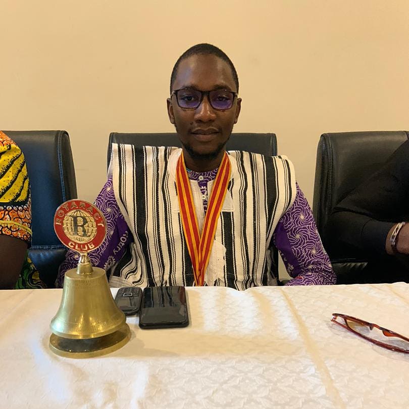 club_kanu's tweet photo. #RÉUNION_STATUTAIRE_COMMUNE
Le #Club_Rotaract_De_Bamako_Kanu a fait une réunion commune avec les clubs Rotaract De Bamako #Alassane_KANTE, #Djoliba et #Point_G, le samedi 8 février 2020 à l'hôtel #ONOMO.
1/2 https://t.co/ZG2kdum5FL