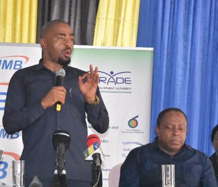 #KFUPDATES || Naibu Waziri wa kilimo Omar Mgumba(Mb) jana amezindua umoja wa wazalishaji na wasindikaji wa zao la muhogo(TACAPPA) na kuwahimiza wakulima wa zao hilo kufuata ushauri wa wataalam wa kilimo kuhusu matumizi ya mbegu bora, udhibiti wa magonjwa, na upatikanaji wa masoko