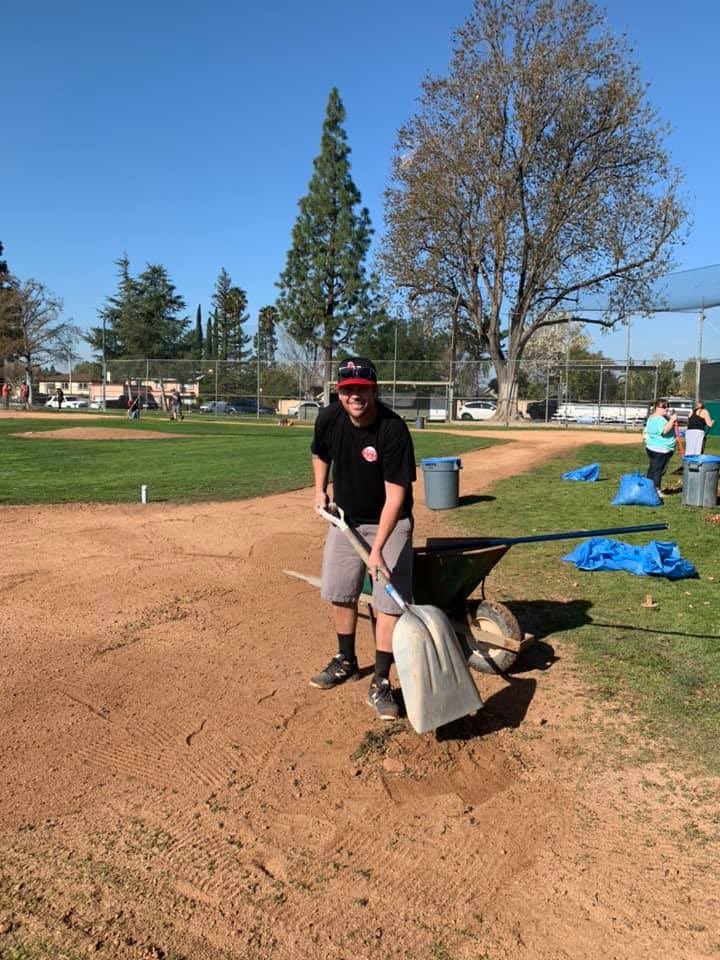 JustxWilliams's tweet image. Volunteering at SVBL on Saturday morning.  Over 50 people showed up to help get the fields right for opening day.  Thank you to everyone that showed up.