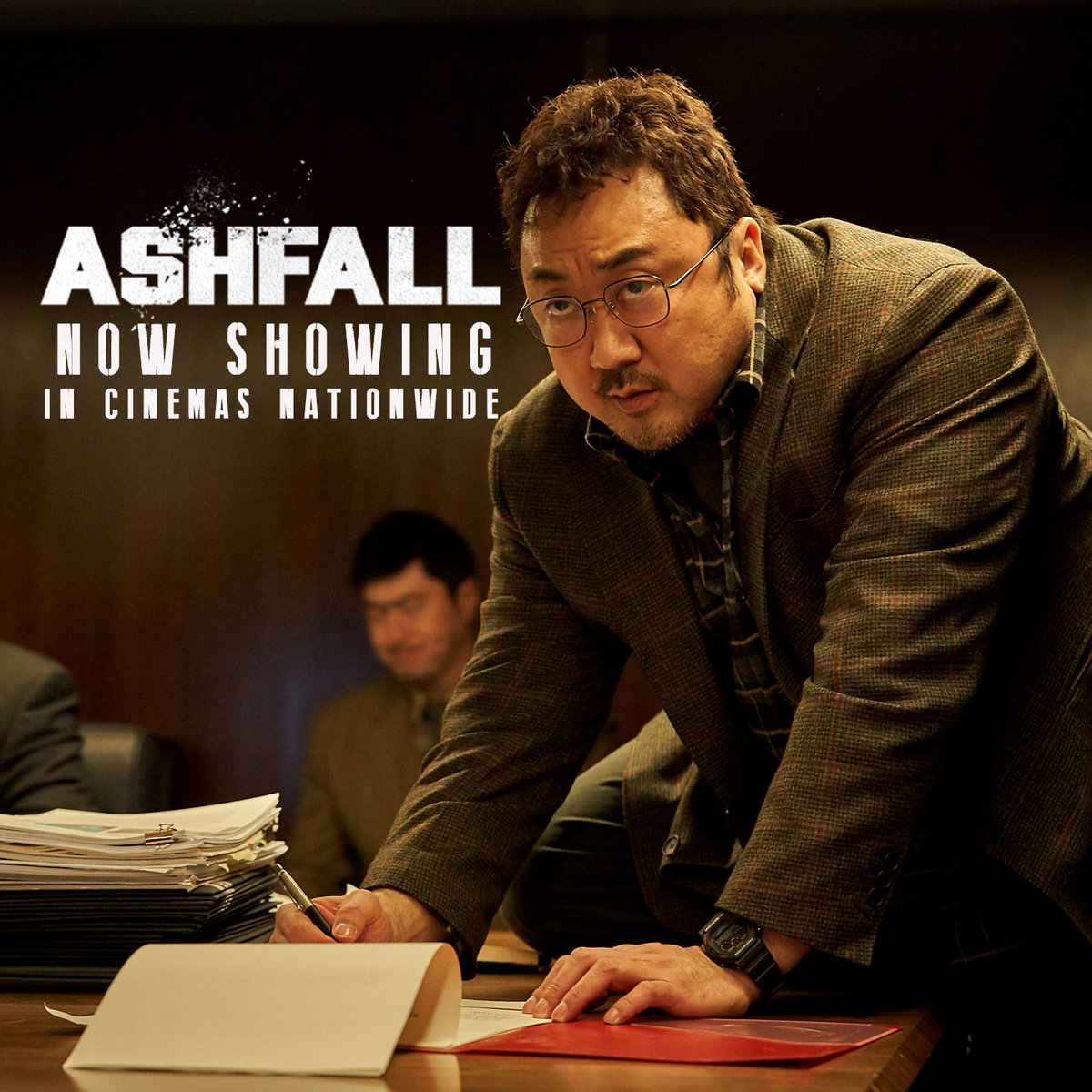 VIVA_Intl's tweet photo. Don't miss Train to Busan's Ma Dong-seok in another oustanding portrayal as Kang Bong-rae in the biggest disaster thriller of the year, #Ashfall. Now playing in theatres nationwide! #AshfallMovie https://t.co/aOopkiSKhd