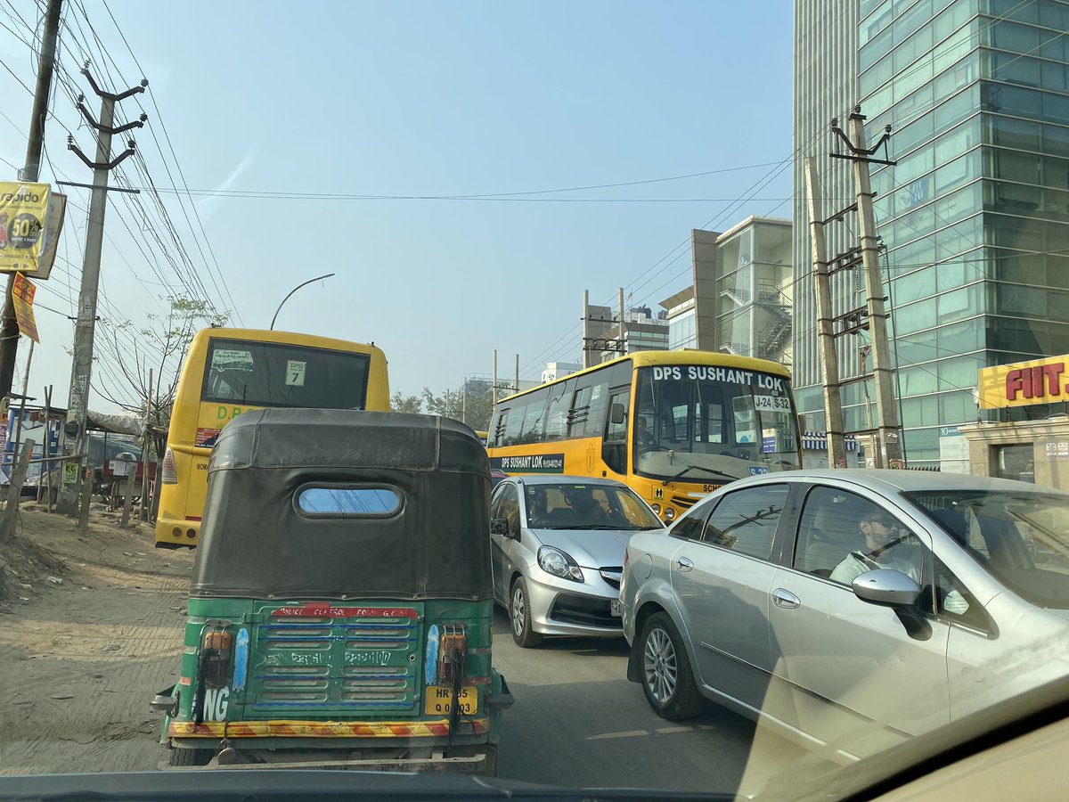gulati_prateek's tweet image. This is becoming a daily issue! @Dpsgurgaon #dpssl needs to stop parking their school buses on both sides of the road. Blocking traffic in sector 44. @TOIGurgaon @GurgaonCity @HTGurgaon @gurgaoncom @gurgaonpolice @dcptrafficggm