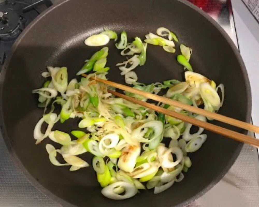 余ったネギを大量に消費したい時に是非！絶品「ネギ豚塩だれスープ」のレシピ！