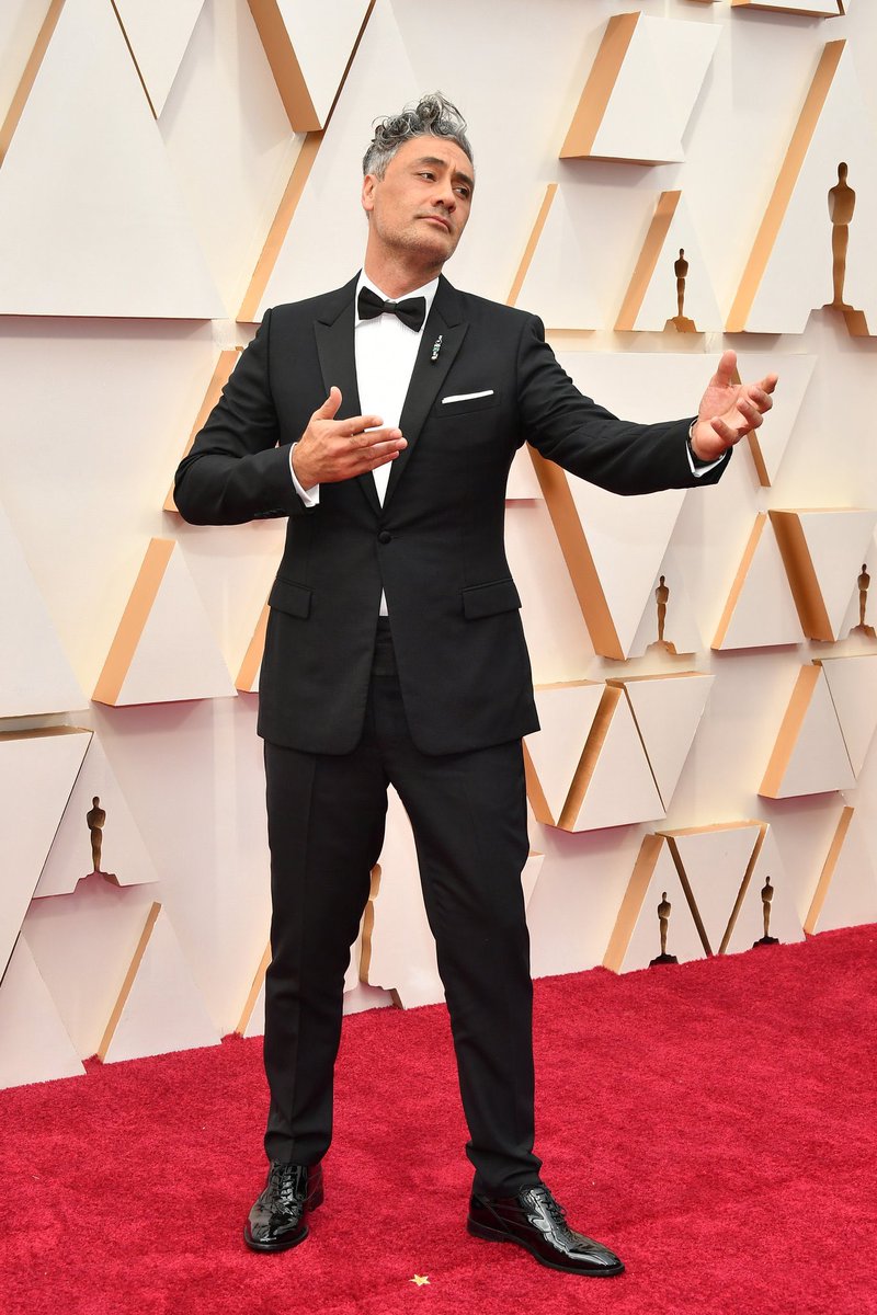 jojorabbitmovie's tweet photo. You can walk the red carpet or you can Taika. #Oscars https://t.co/eZH0rWCAJ4