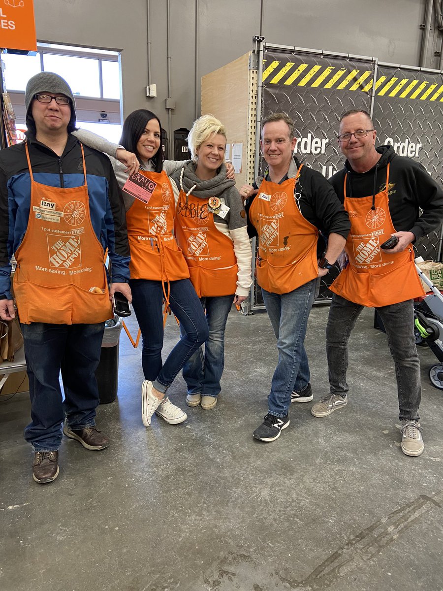 What do you do when an associate calls out at the service desk, you handle your business. That’s what SSA Jen did and killed it. Thank you for your efforts. @AmandaBaxter85 @kp20mu <a href="/ErickaWhorton/">Ericka Whorton</a> #nobigdealatall #igotthisalldaylong