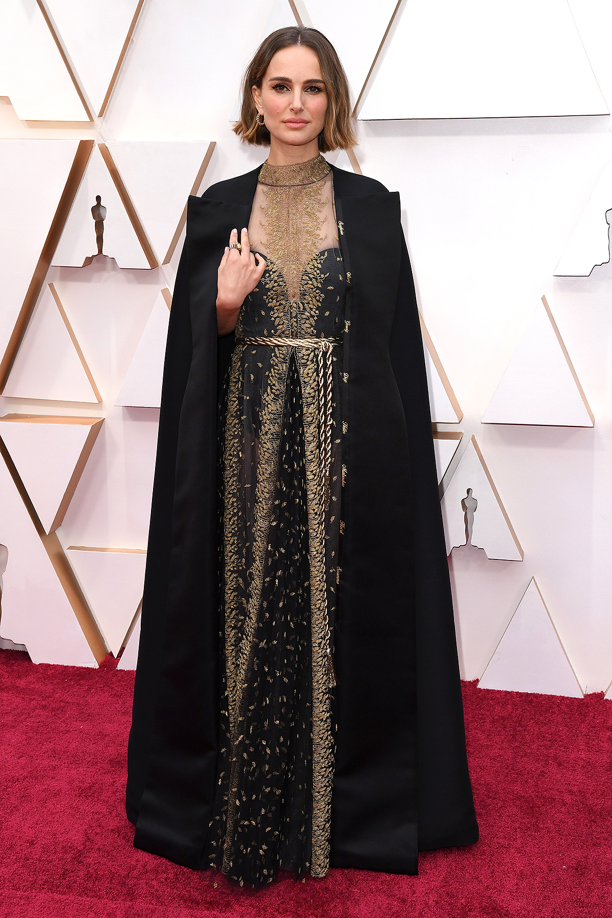 Cinepre 第92回アカデミー賞 Academy Awards 授賞式に出席したナタリー ポートマンは グレタ ガーウィグ ローリーン スカファリア ルル ワン Lulu Wang ら今回ノミネートされなかった女性映画人たちの名前を刺繍したガウンを着てきたらしい