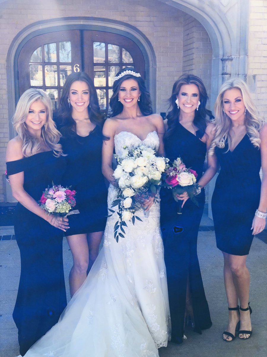 A truly indescribable sisterhood. 💙⭐️ @DCC_Miranda, you made the most beautiful bride and I am so happy for you and Christian!! 💍
