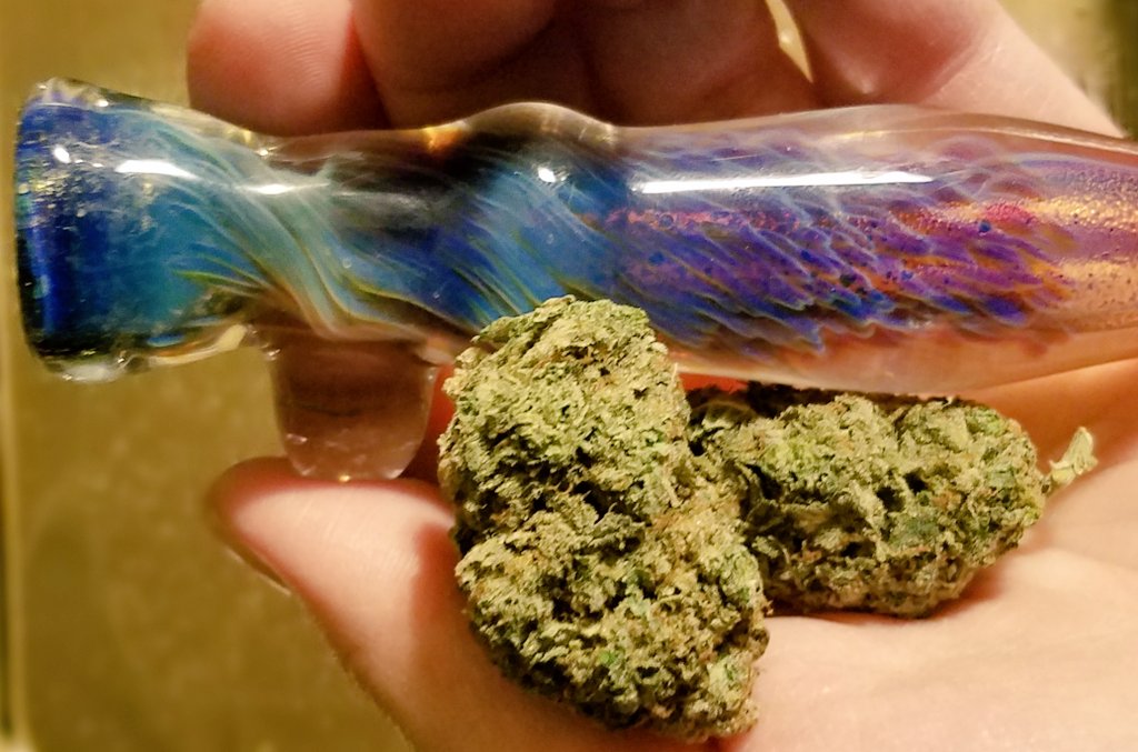 LongHaired_One's tweet photo. #SundaySmokeSesh #THC #StonerFam #IAmCannabis #PuffPuffPass #Chillum #AddictedToGlass #MMJ #SmokinSundaze #TokeTime #PineappleExpress 🍍 https://t.co/0WMRJJz4Fe