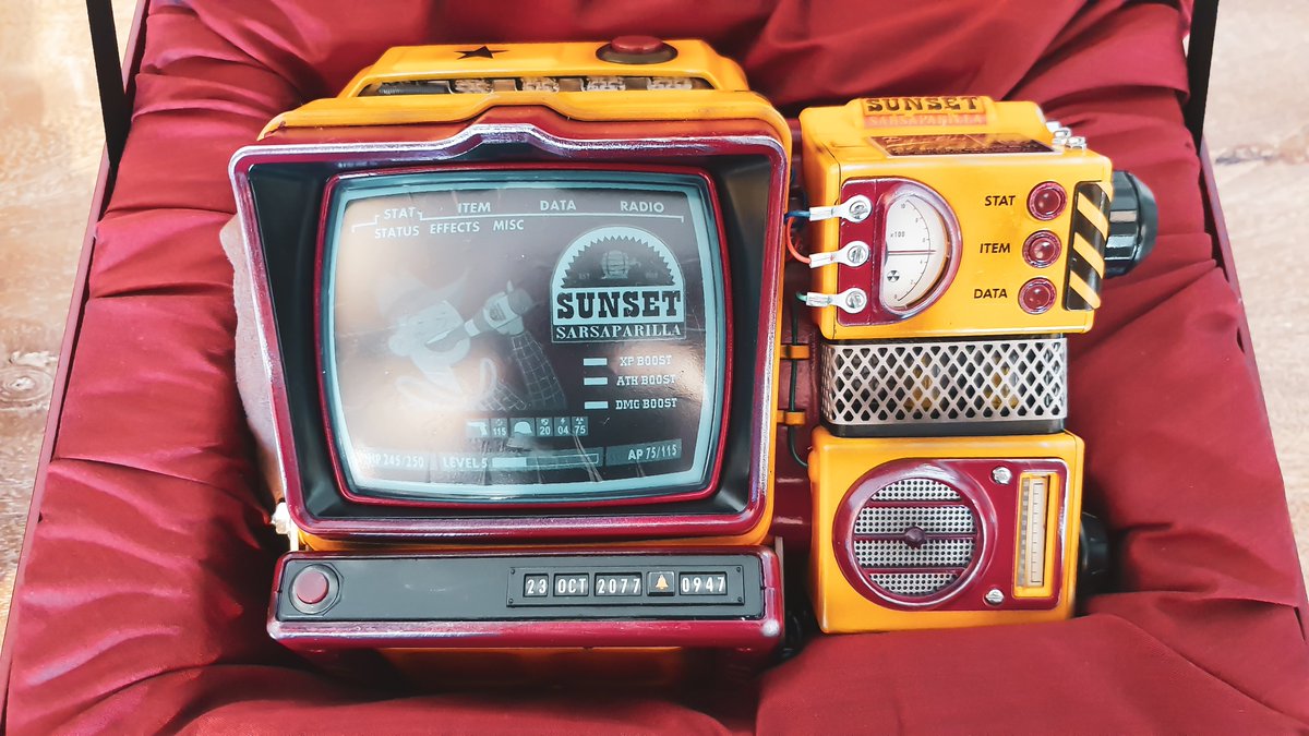 Bethesda Anz On Twitter Can We Please Give It Up To 5novcreations For Sending Us These Incredible Custom Sunset Sarsaparilla T 51b Power Armor Helmet And Pip Boy 2000 Mk Vi He Does Amazing