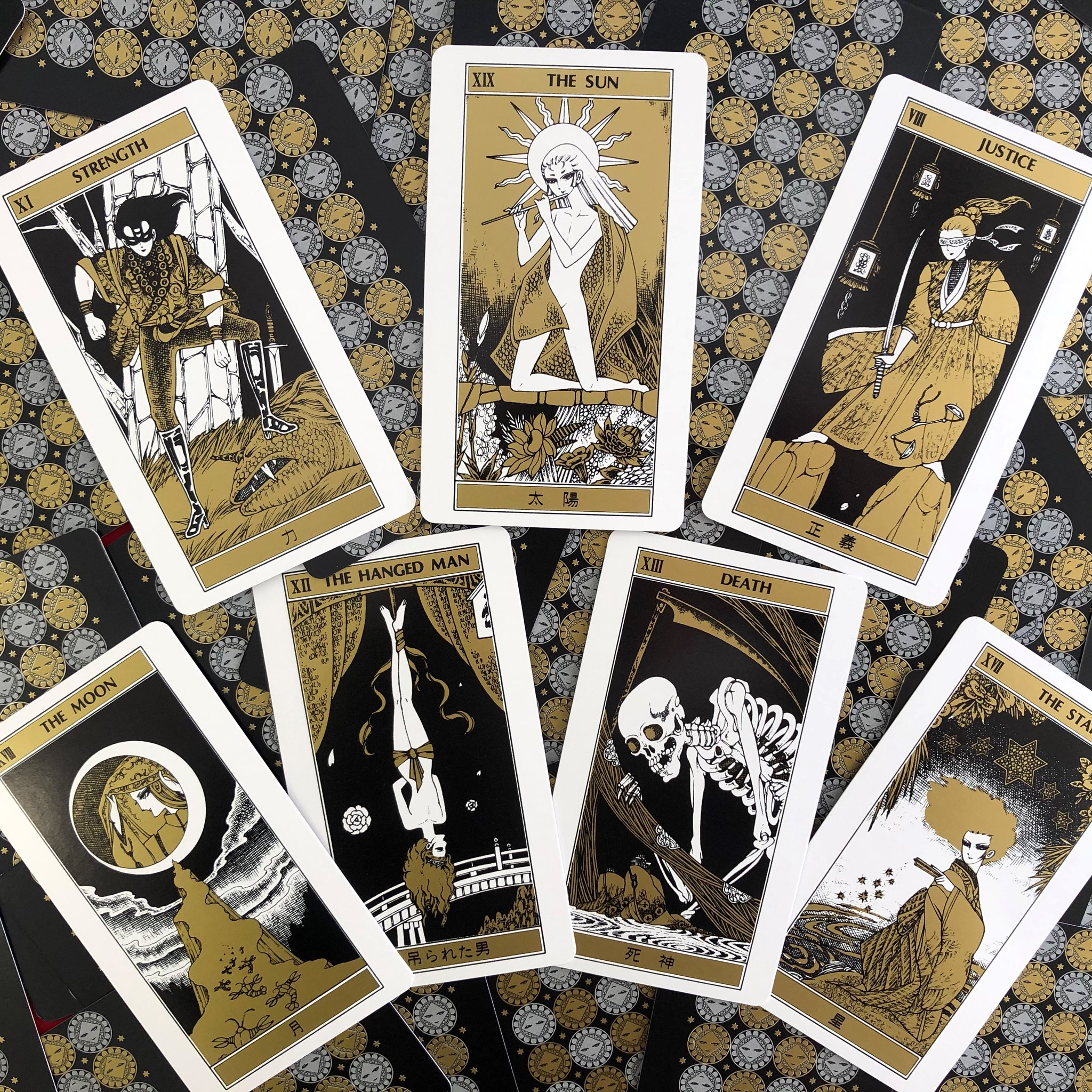 Pentacle 世界のタロット展 いま話題の魔夜峰央タロット 彡 翔んで埼玉 パタリロ で知られる魔夜峰央 先生がイラストを担当したタロット占い本 タロット占い トランプ占い 遊び方付き のタロットカードの復刻版 コレクターの方は必見です Pentacle 世界のタロット展 いま話題の魔夜峰央タロット 彡 翔んで埼玉 パタリロ で知られる魔夜峰央 先生がイラストを担当したタロット占い本 タロット占い トランプ占い 遊び方付き のタロットカードの復刻版 コレクターの方は必見です