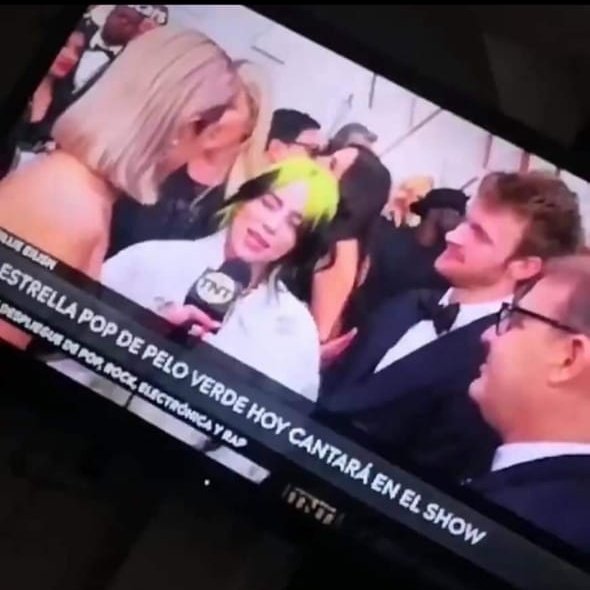 TNT: quien chingados son?
-ay no se wey tu ponle algo
#Oscars