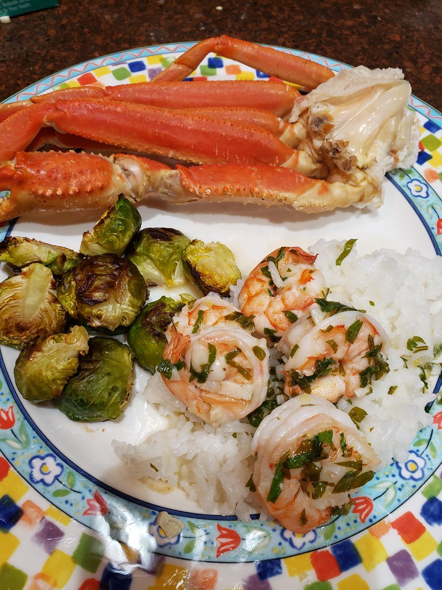 JoanRoth2118's tweet photo. @DineWithDana The shrimp scampi you did a class on #foodnetworkkitchen @foodnetwork @inagarten these are her roasted brussel sprouts #cookinglikeapro. No delicious crusty bread, but I did use rice. https://t.co/YdzkXf8a21