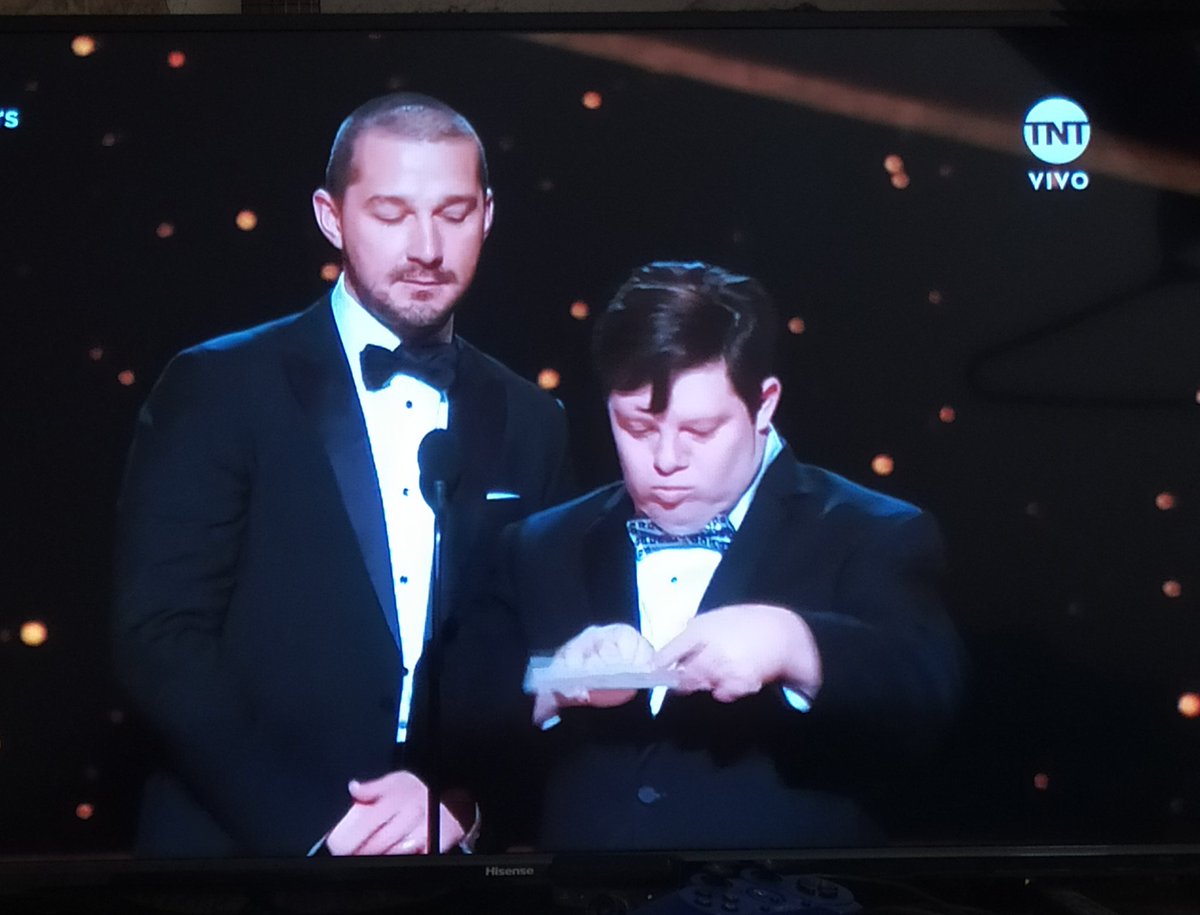 sraedesman's tweet photo. Que onda la poca paciencia que le tuvo el pibito de Transformers al chico con Sindrome?
#Oscars @TNTLA https://t.co/TnRivb5MBB