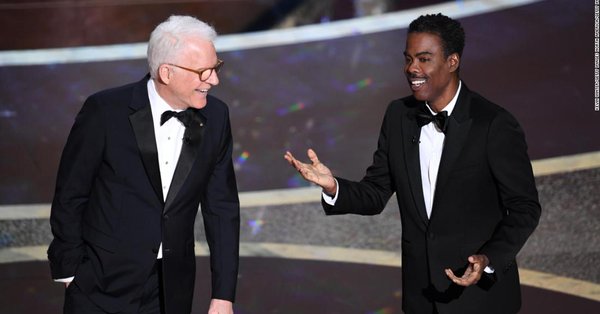 Steve Martin jokes no Oscars winners' mistakes this year because of "new Iowa app" cnn.com/2020/02/09/pol…