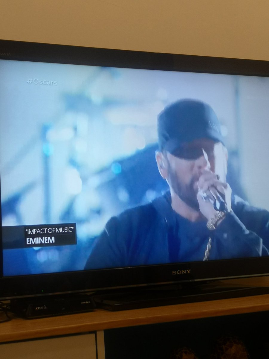 karoja29's tweet photo. Que buena sorpresa!! #Eminem #Oscars me recordó mi infancia, fue mi amor platónico mal! 😍 https://t.co/Yzidv3VmmL