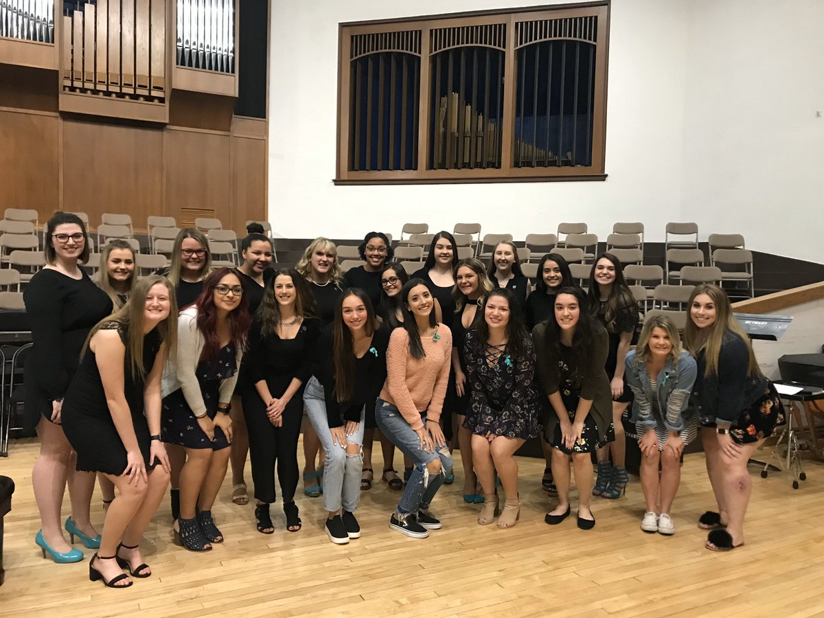 alphaTHETAchi's tweet photo. Can’t wait to get to know our new pnm’s over the next few weeks!💚💙 https://t.co/gOnN2D5IMT