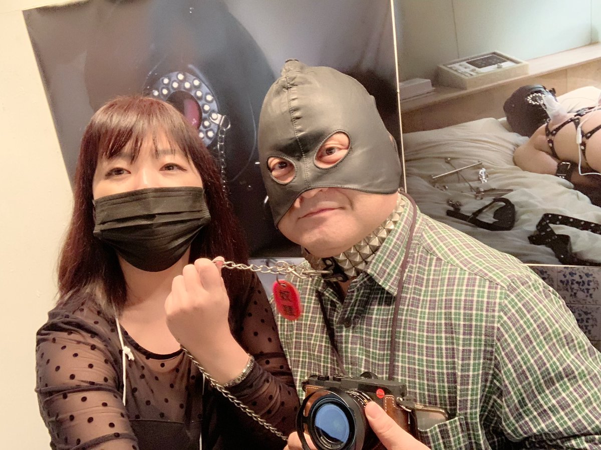 フクサコアヤコ 消された展ロス対策に最終日の様子をぼちぼちアップ 来てくれた人たち まずはフリーのｍ男 トミーさん いつもの 奴隷の マスク持ってないの と聞くと 持ってるといってカバンから取り出し装着 いつも持ち歩いてて偉いね さすが奴隷