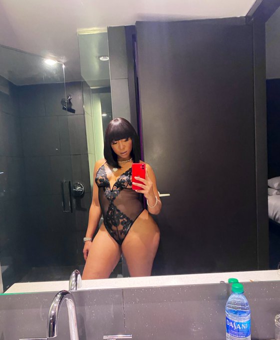 Watch Mrs.Schanell's leaked NSFW photo on TwXstars